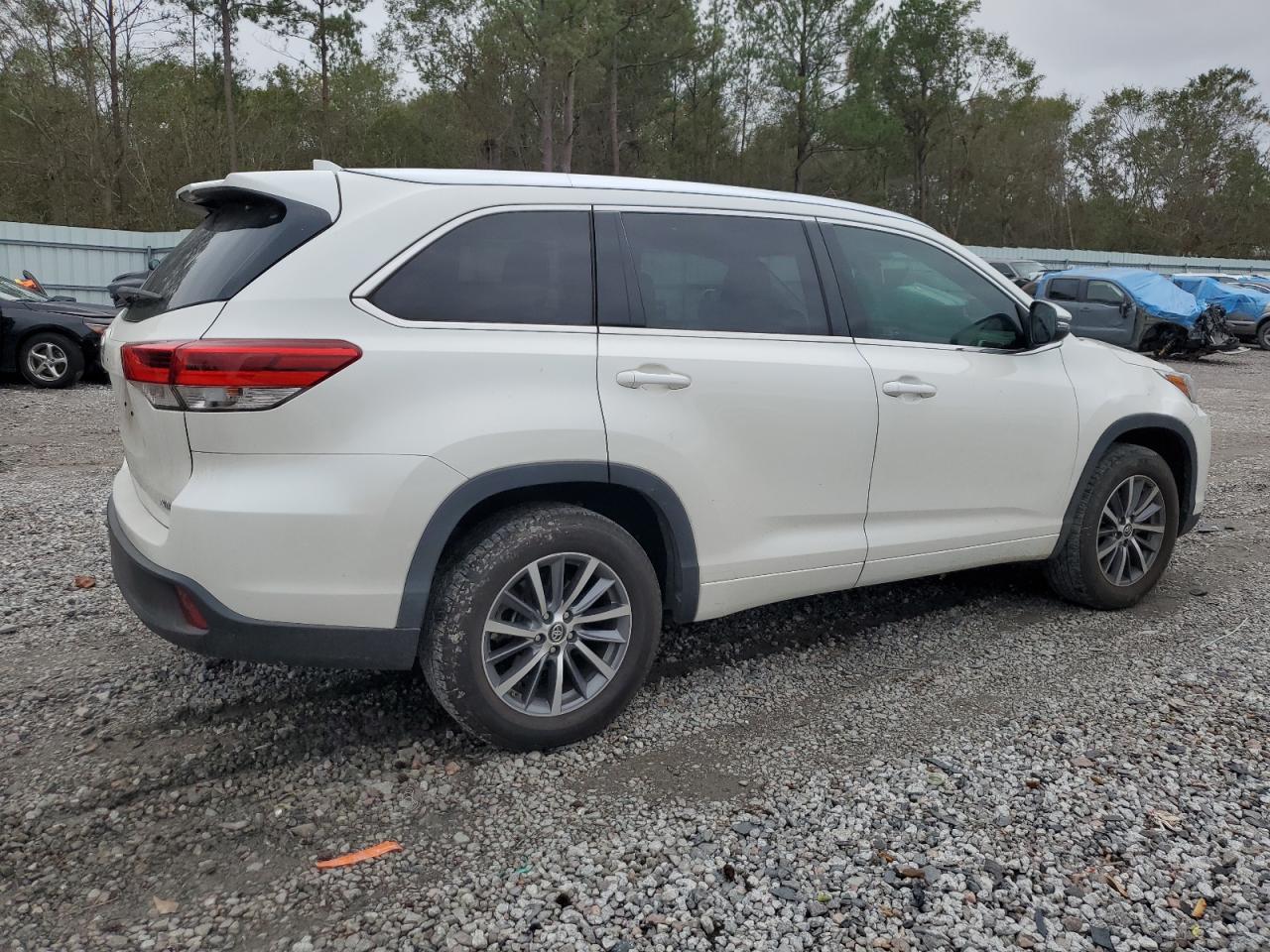 2018 Toyota Highlander - Image 3