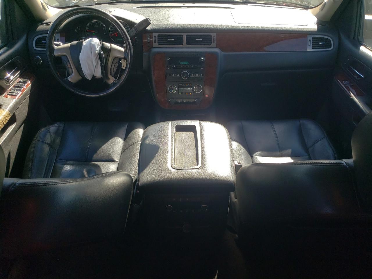 2014 Chevrolet Suburban - Image 8