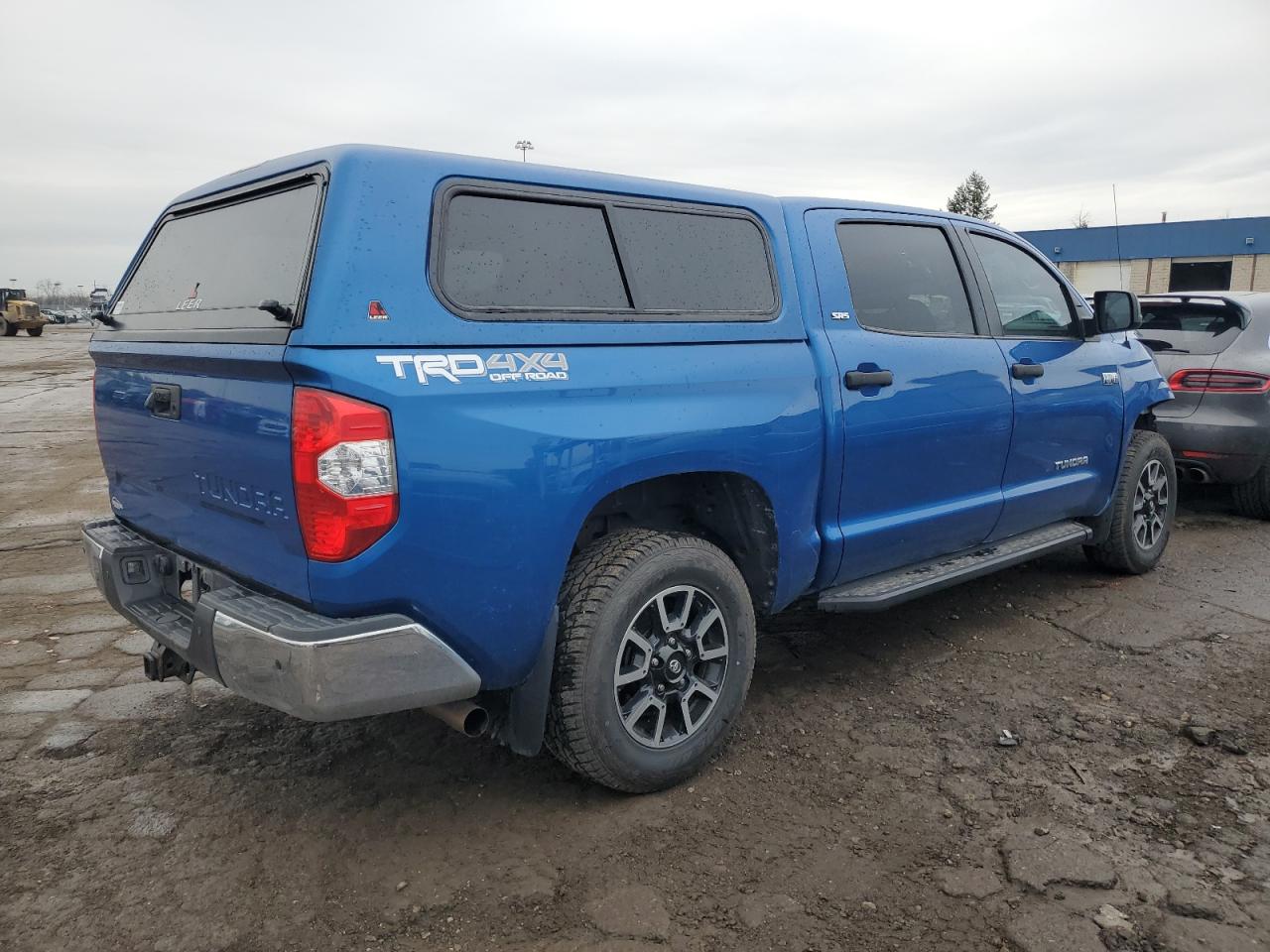 VIN 5TFDY5F16HX647724 2017 TOYOTA TUNDRA no.3