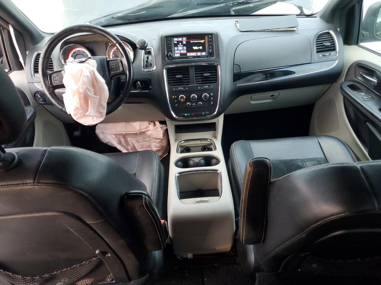2017 Dodge Caravan - Image 8