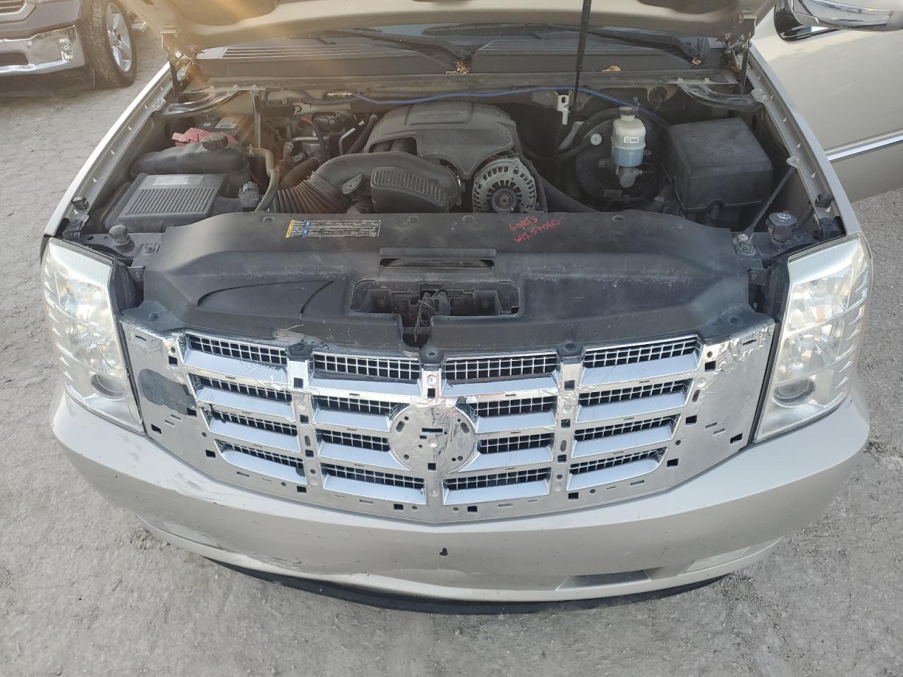 2009 Cadillac Escalade Luxury VIN: 1GYFK23229R241235 Lot: 45845155