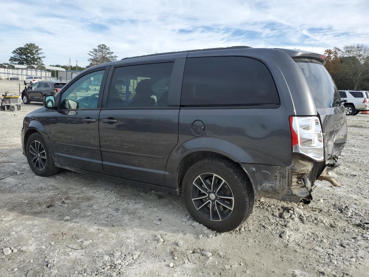 2017 Dodge Caravan - Image 2
