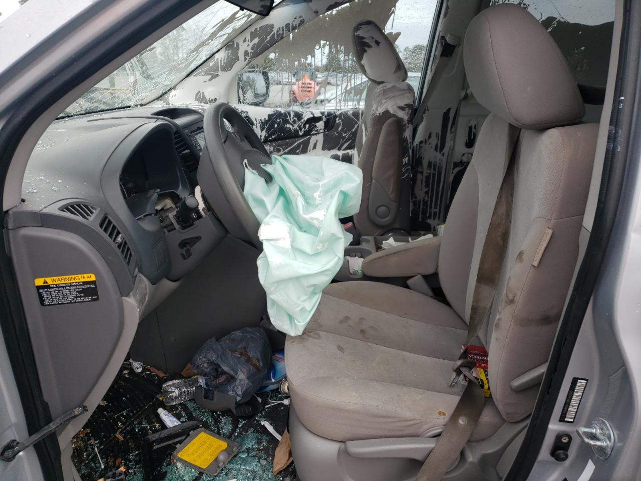 2010 Kia Sedona - Image 7