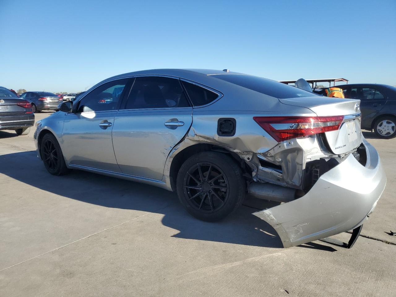 2016 Toyota Avalon - Image 2