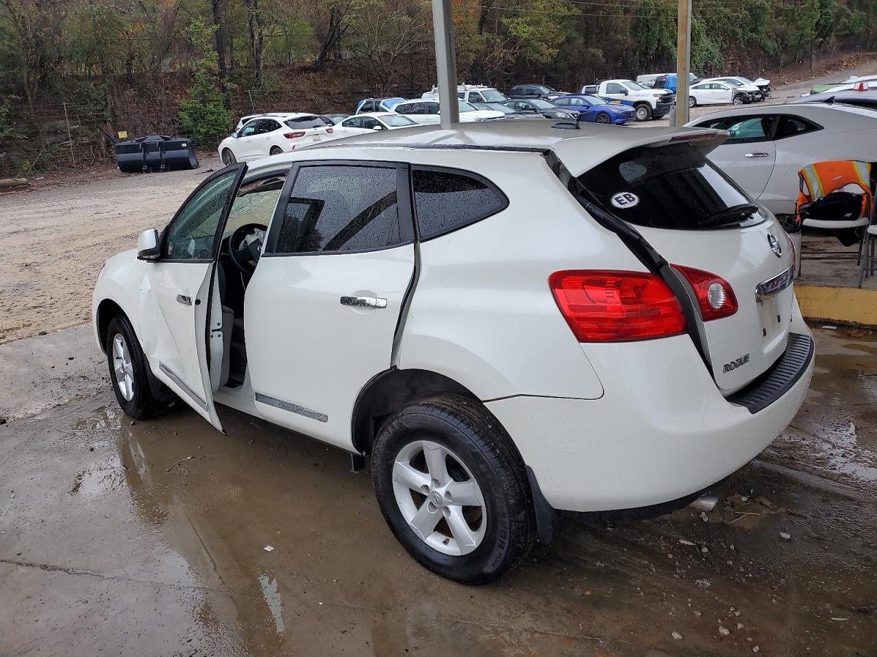 2013 Nissan Rogue - Image 2