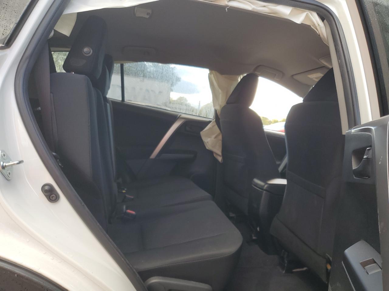 2017 Toyota RAV 4 - Image 11
