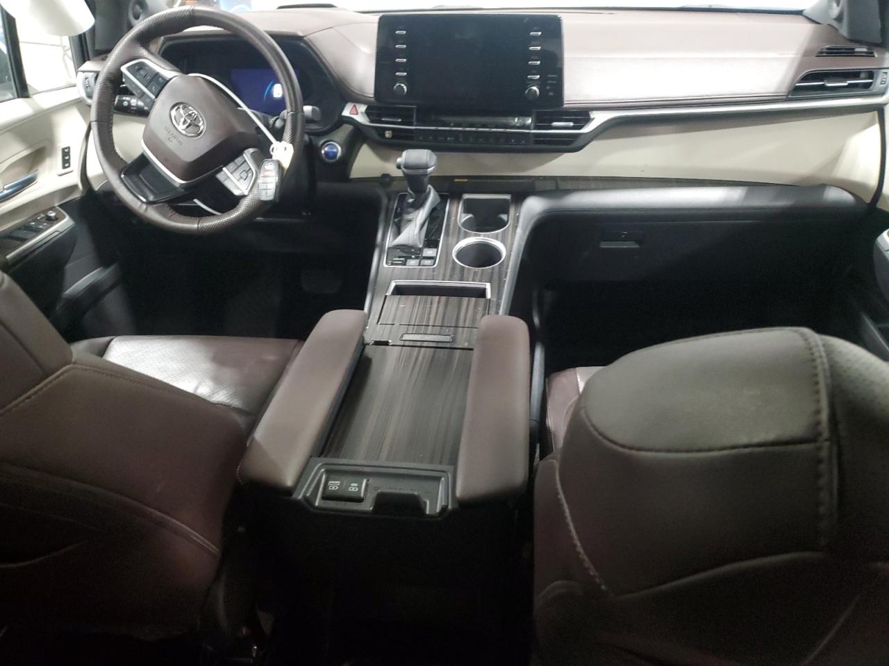 2022 Toyota Sienna - Image 8