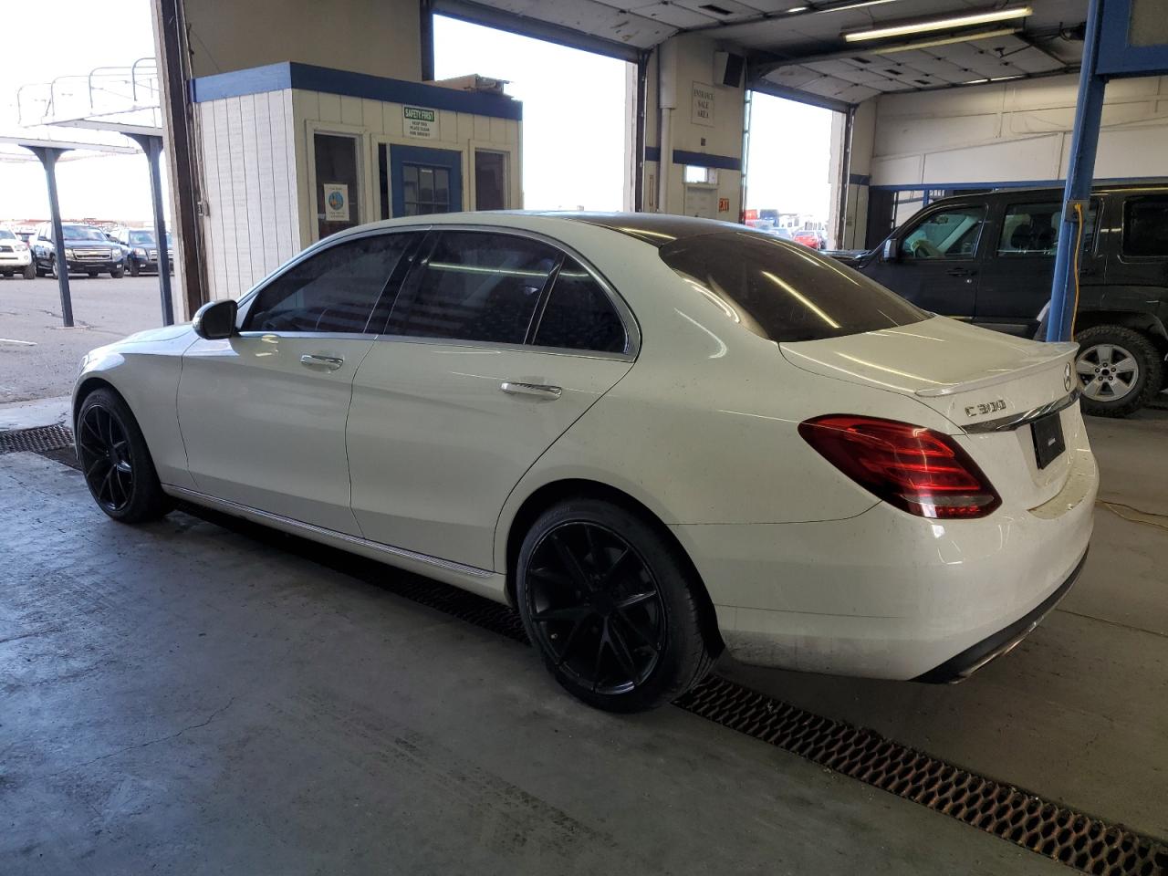 VIN 55SWF4KB7FU047906 2015 MERCEDES-BENZ C-CLASS no.2