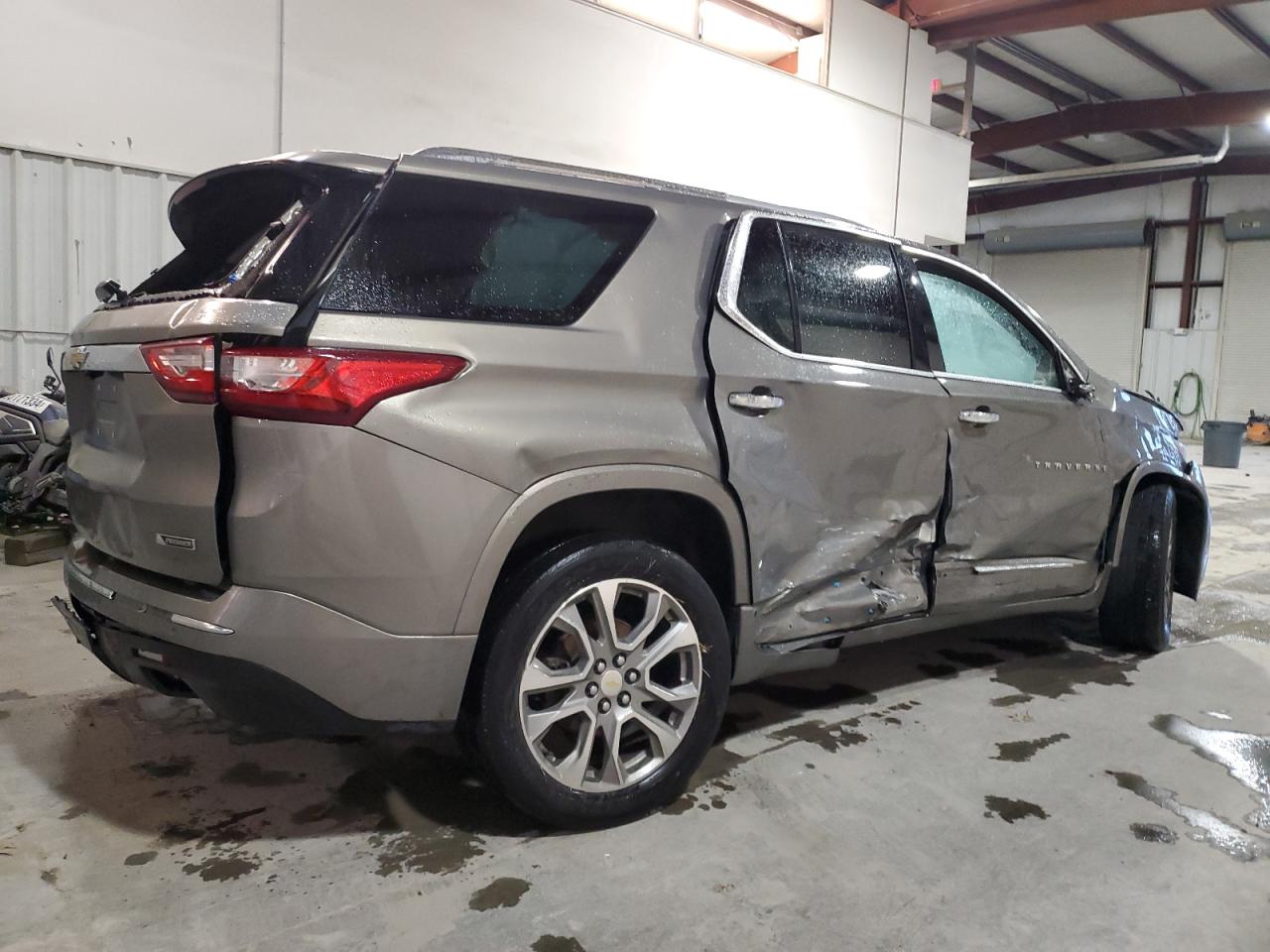 VIN 1GNERKKW7JJ170240 2018 CHEVROLET TRAVERSE no.3