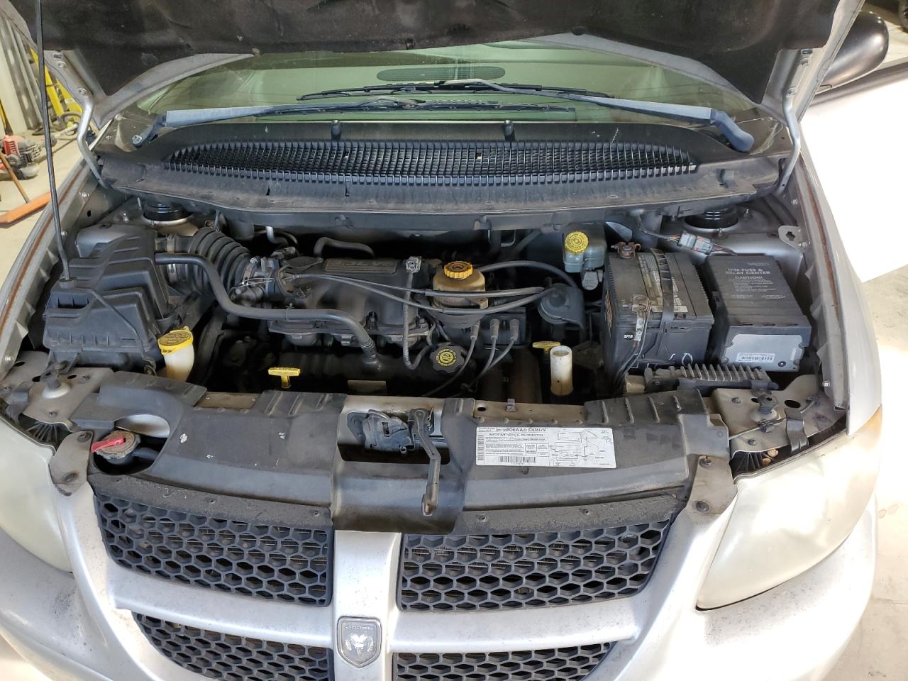 2002 Dodge Caravan - Image 12