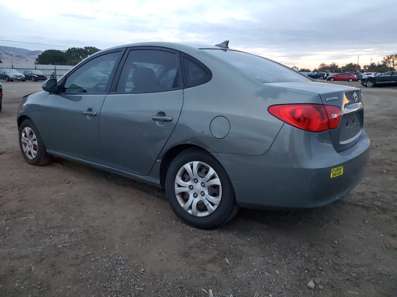 2010 Hyundai Elantra - Image 2