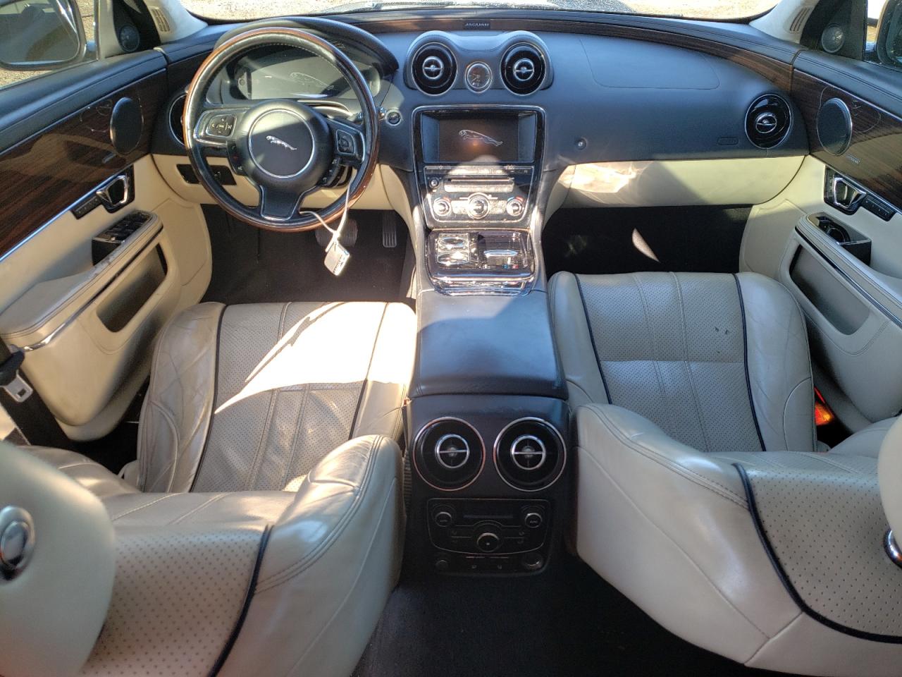 2015 Jaguar XJ - Image 8