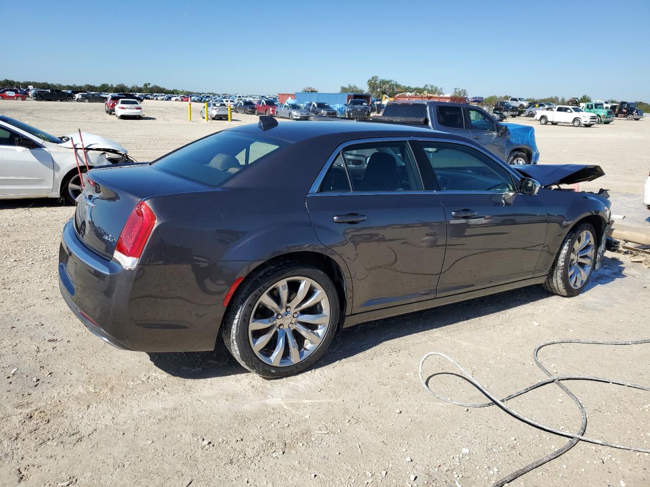 2018 Chrysler 300 - Image 3