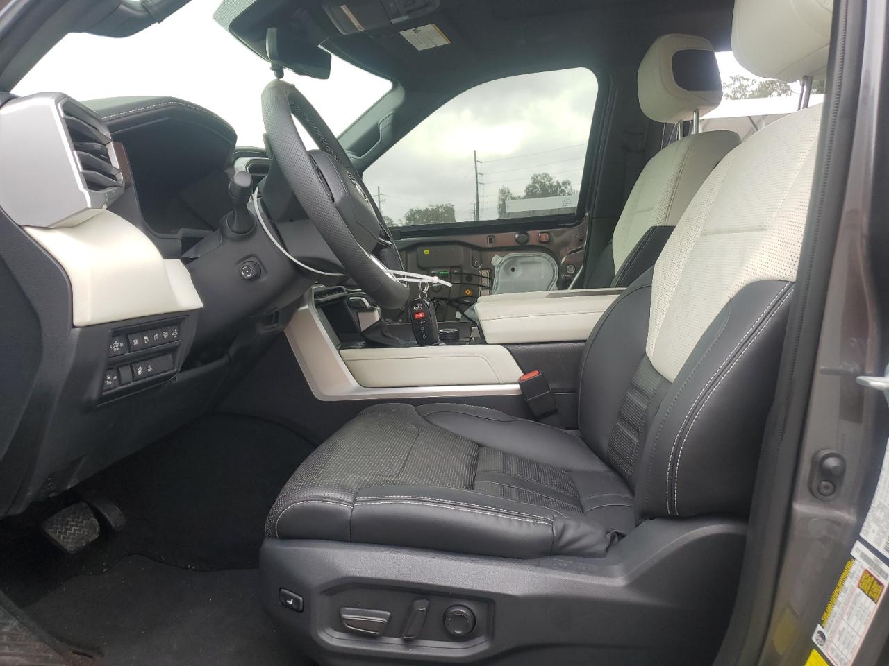 2023 Toyota Tundra - Image 7