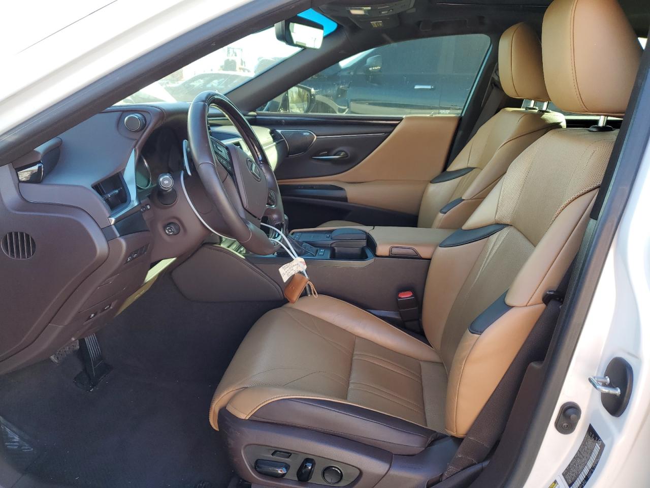 2021 Lexus ES - Image 7