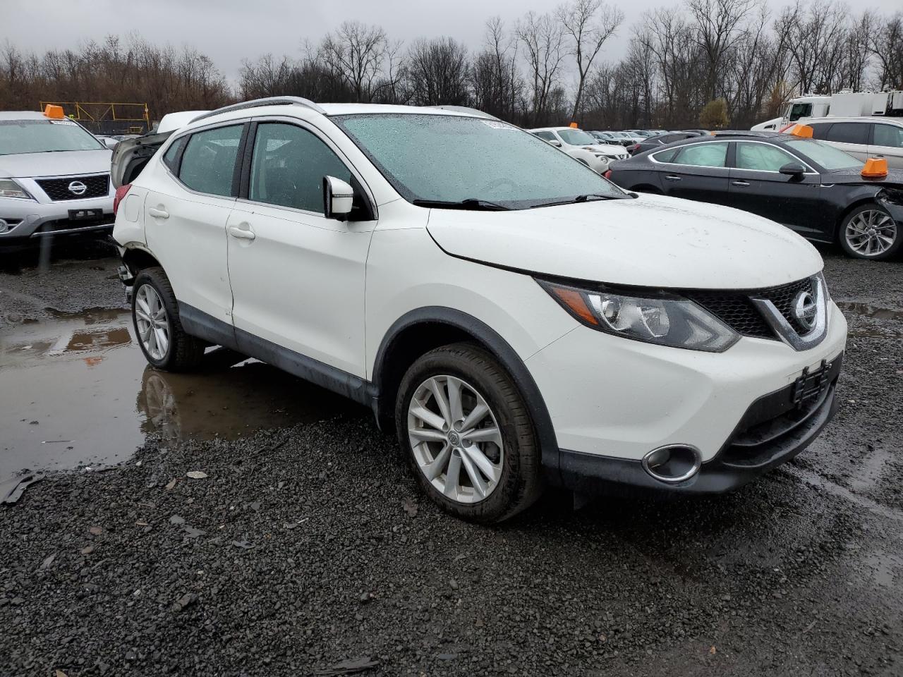 2017 Nissan Rogue - Image 4