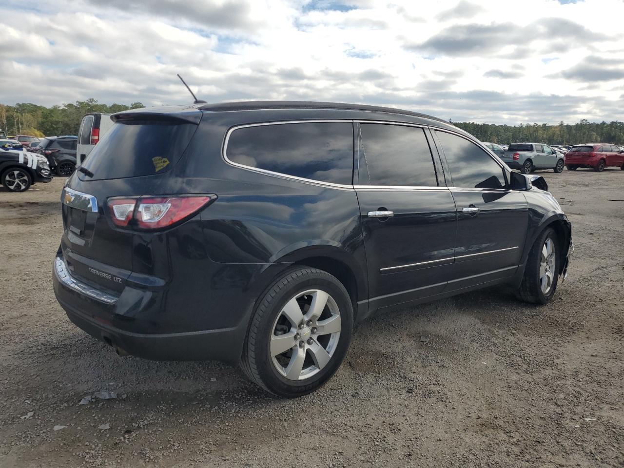 2014 Chevrolet Traverse - Image 3