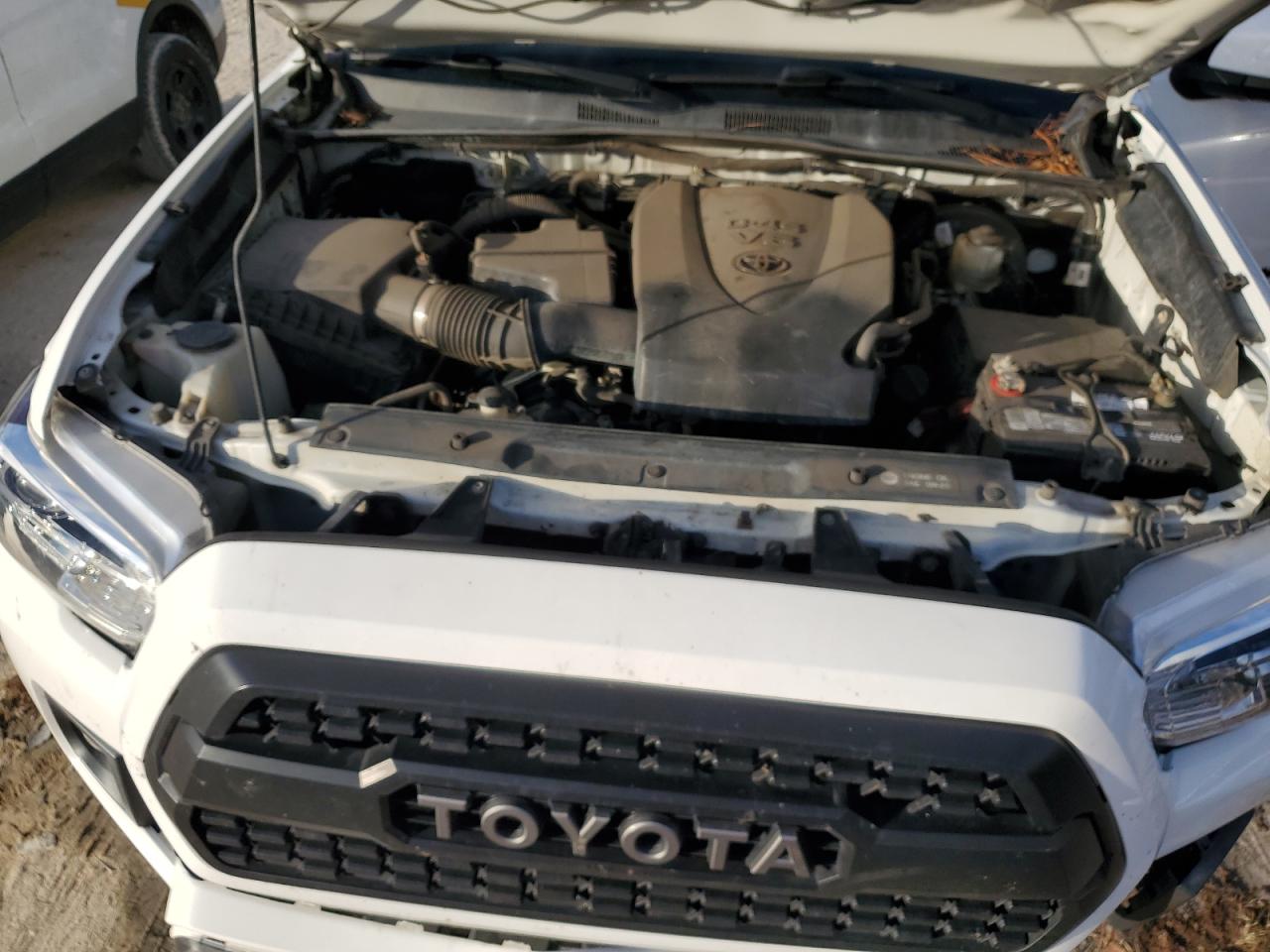 2017 Toyota Tacoma - Image 11