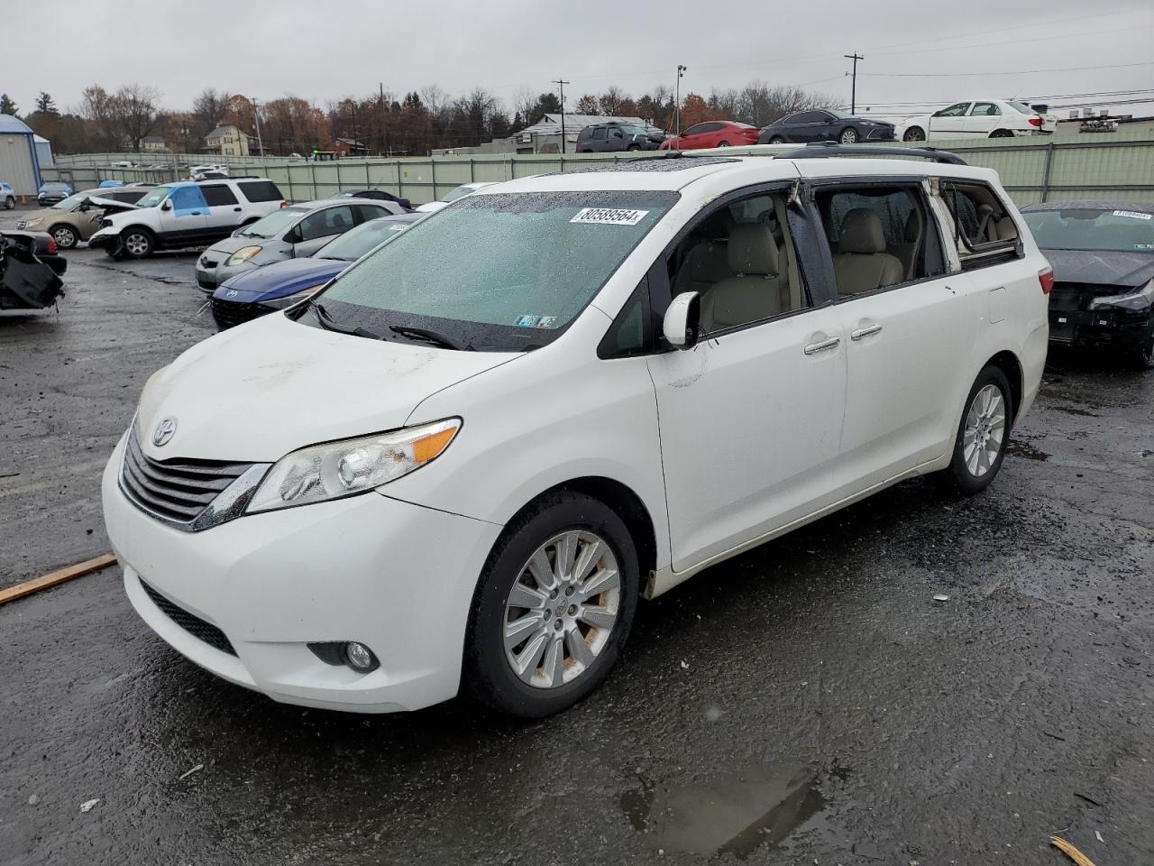 2015 Toyota Sienna - Image 1