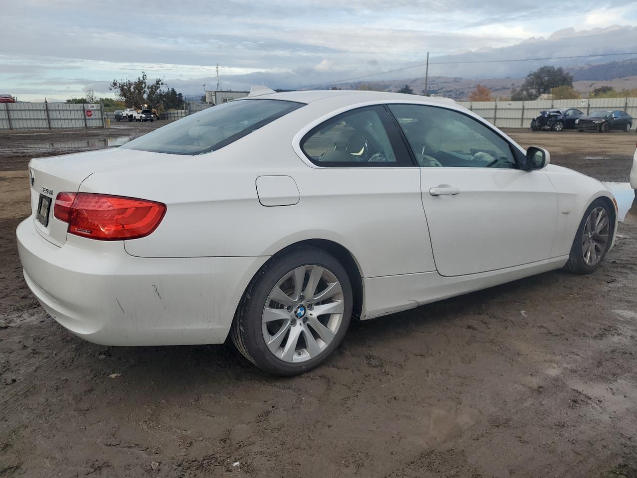 VIN WBAKE5C51DJ106906 2013 BMW 3 SERIES no.3