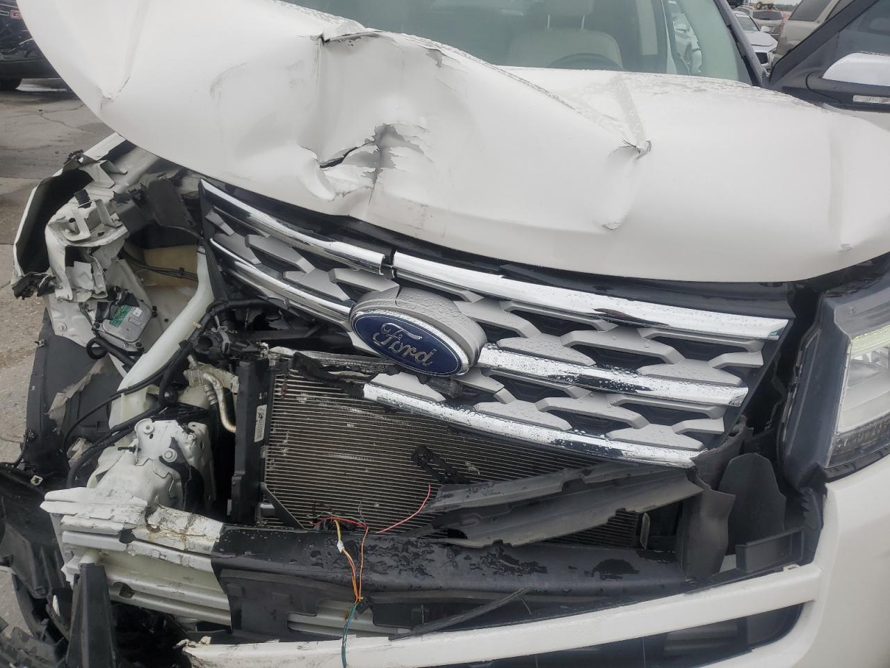 2019 Ford Explorer - Image 11