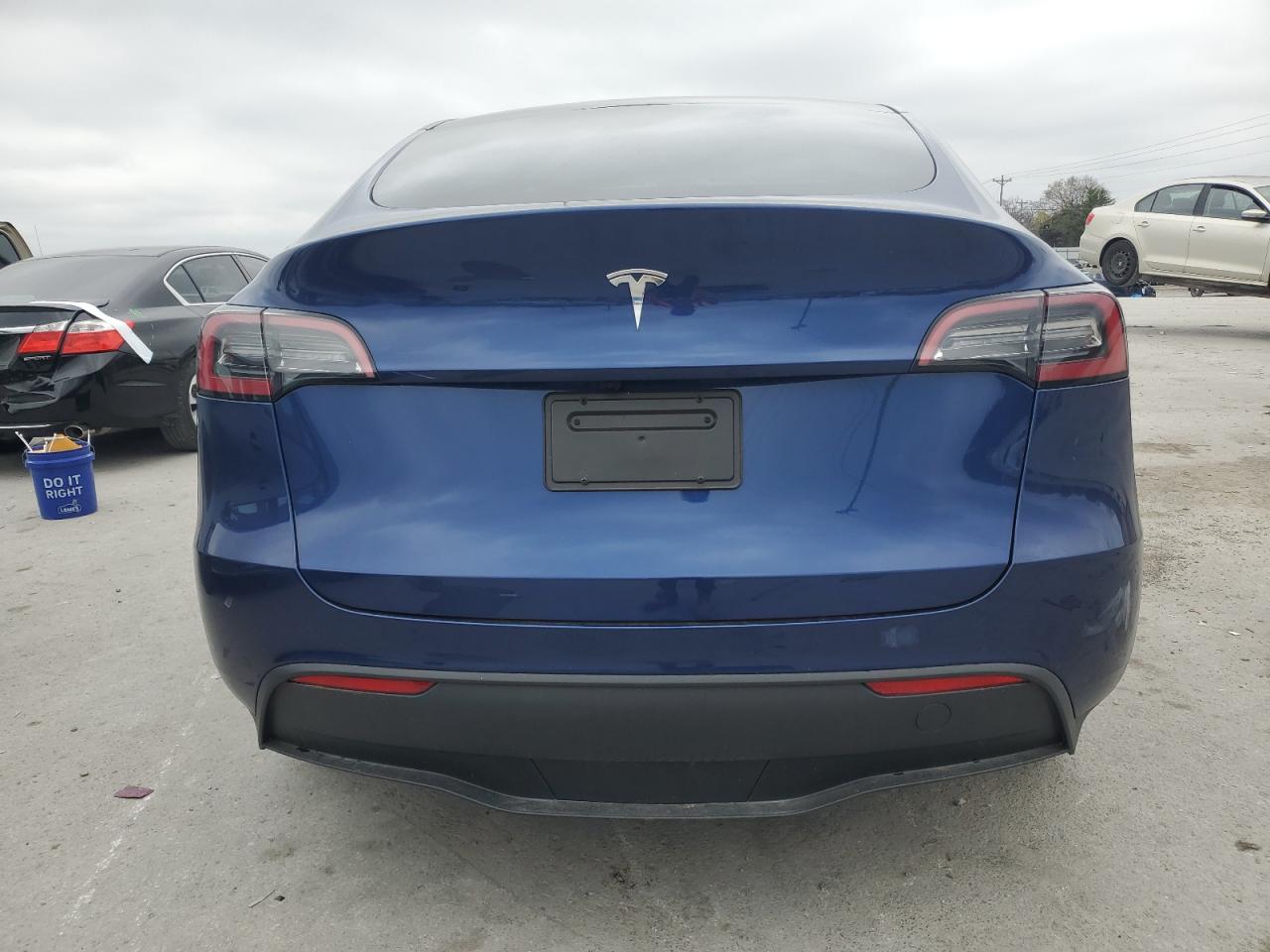 2024 Tesla Model Y VIN: 7SAYGDED3RA326178 Lot: 79956324