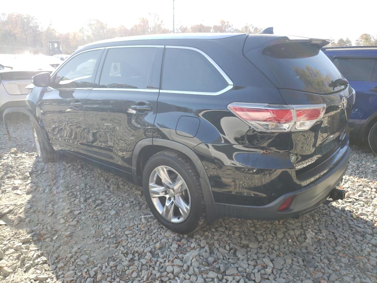 2015 Toyota Highlander - Image 2