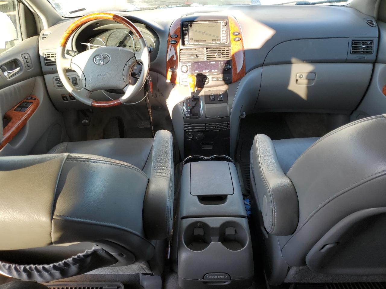 2008 Toyota Sienna - Image 8