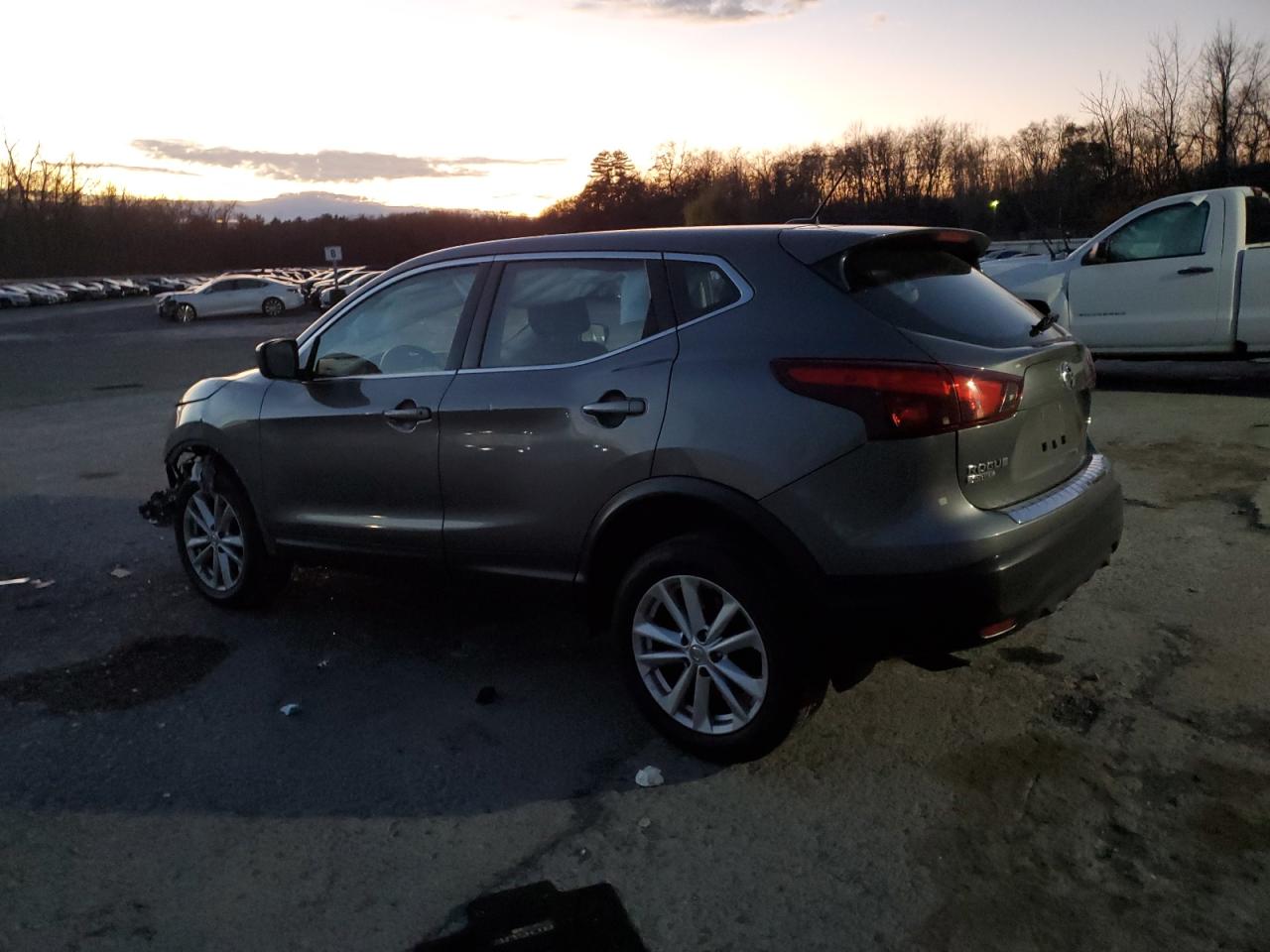 2018 Nissan Rogue - Image 2