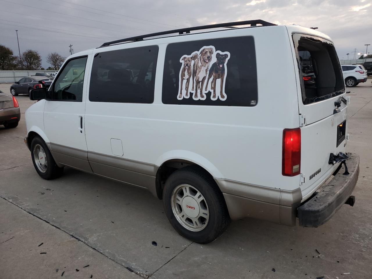 2003 GMC Safari - Image 2