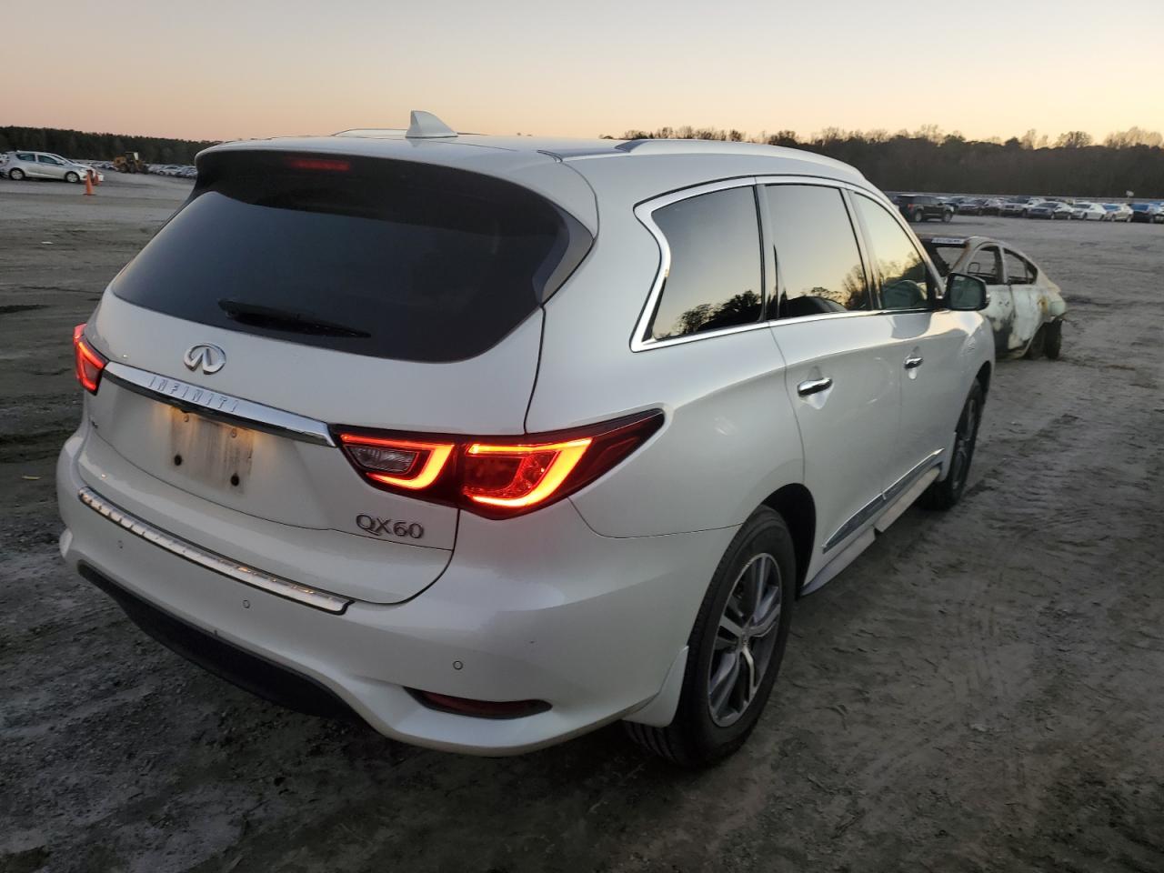 2020 Infiniti QX60 - Image 3