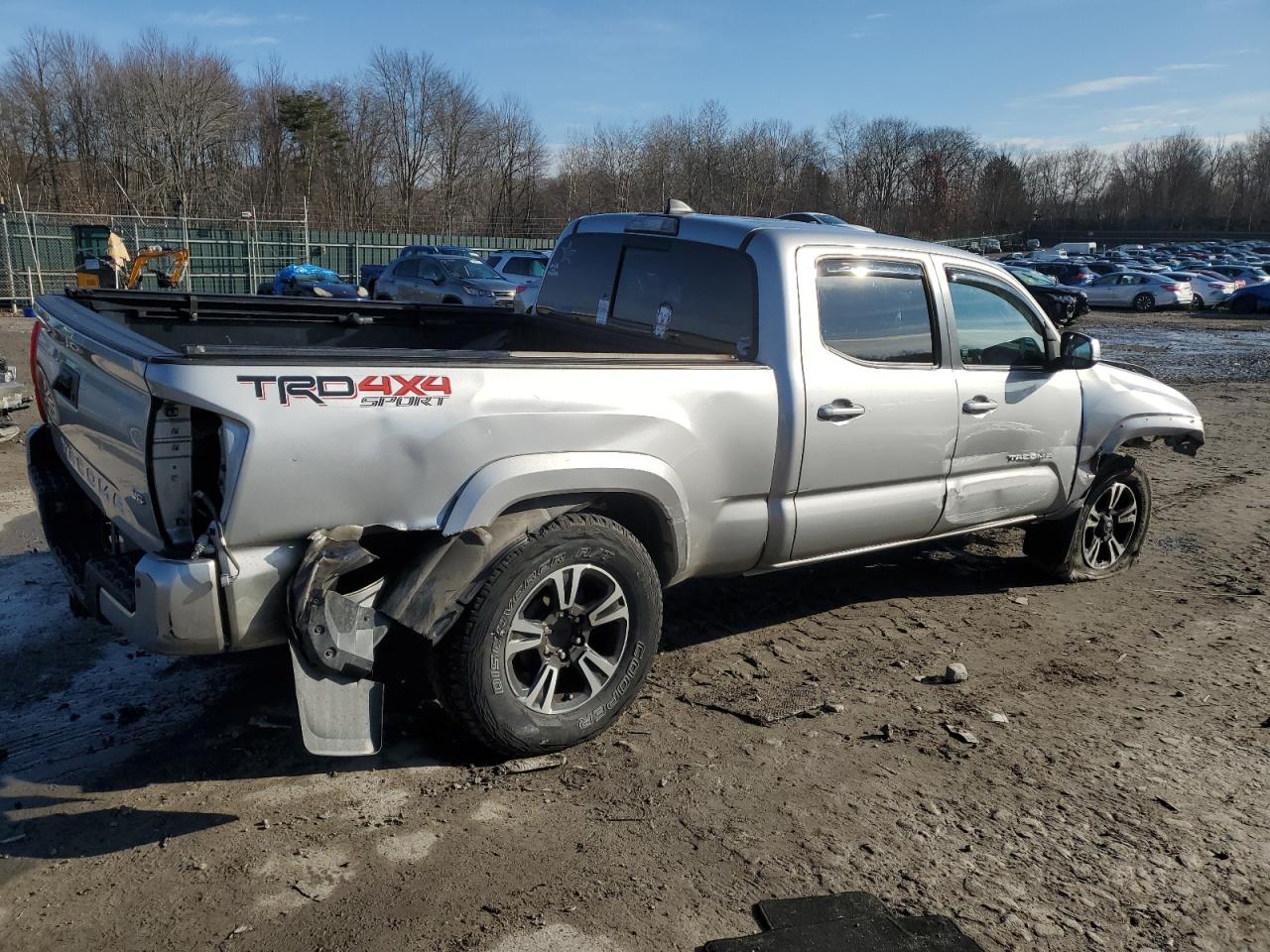 2018 Toyota Tacoma - Image 3