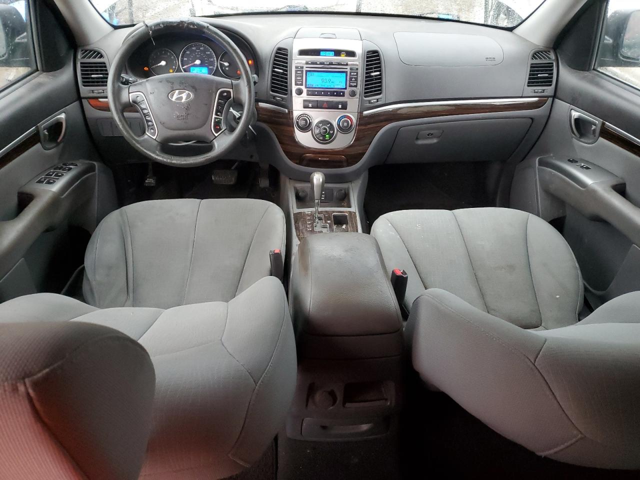 2010 Hyundai Santa Fe - Image 8