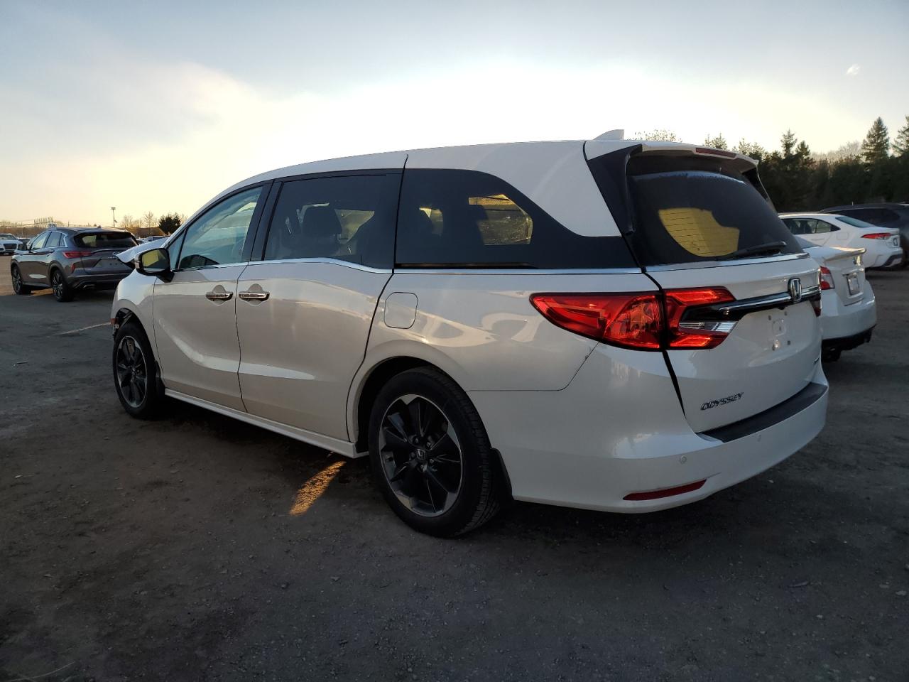 2022 Honda Odyssey - Image 2