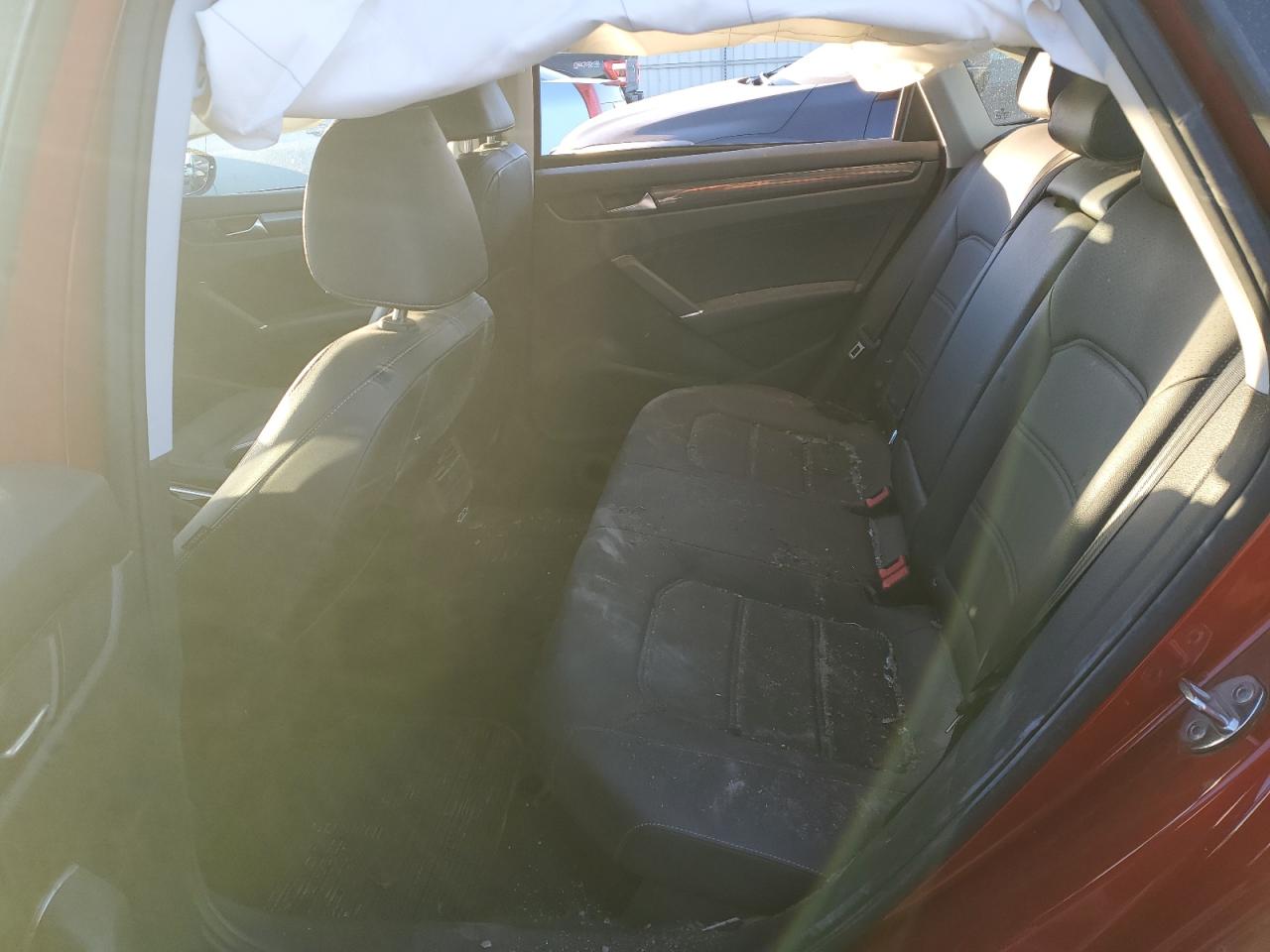 2020 Volkswagen Passat - Image 10
