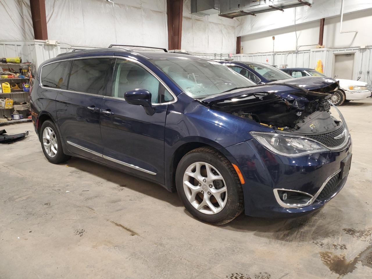 2017 Chrysler Pacifica - Image 4