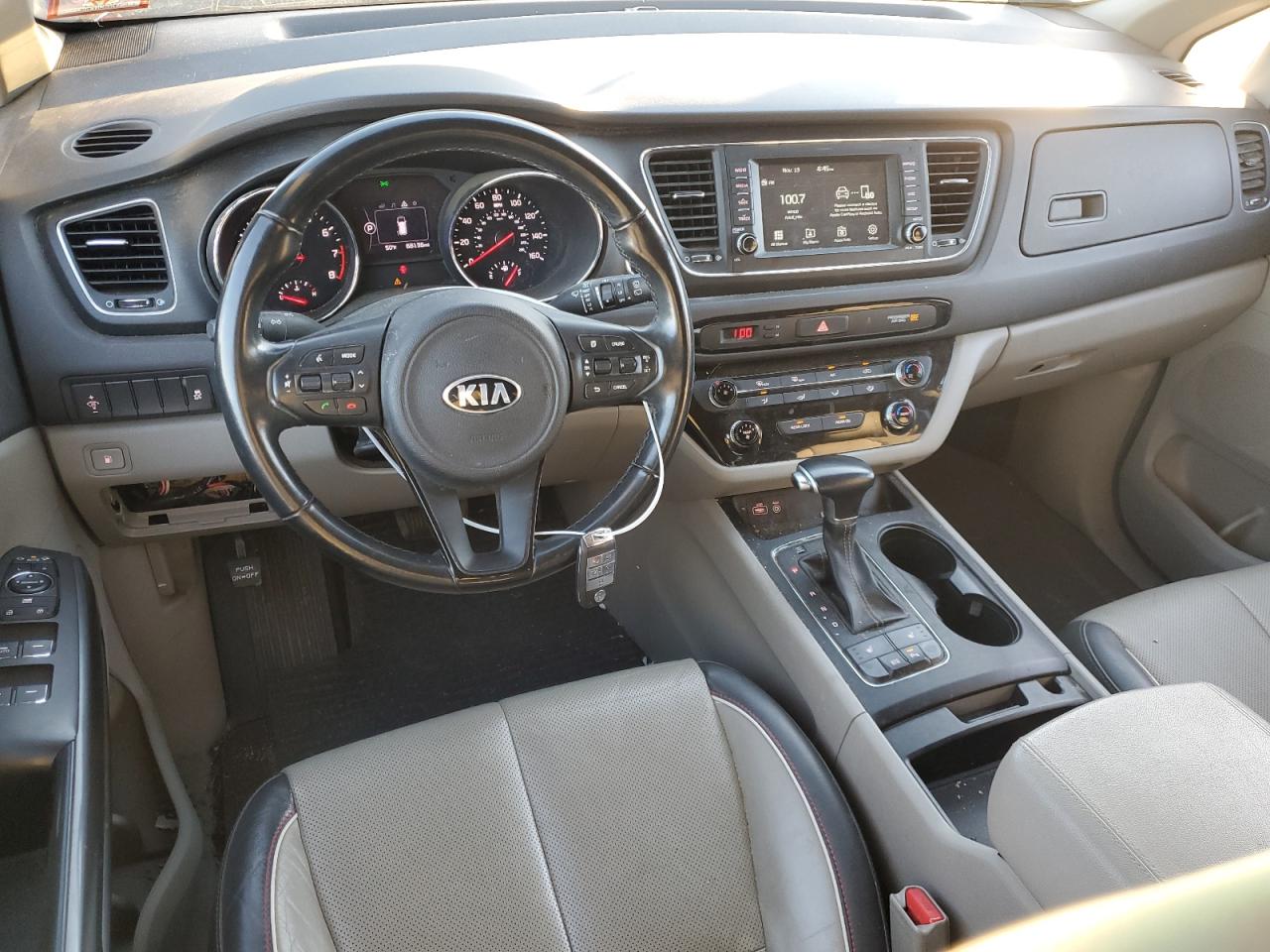 2017 Kia Sedona - Image 8