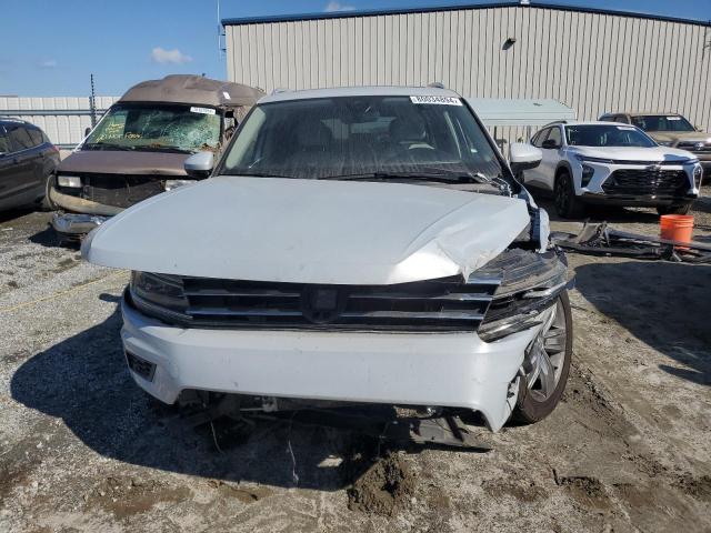  VOLKSWAGEN TIGUAN 2018 Серебристый