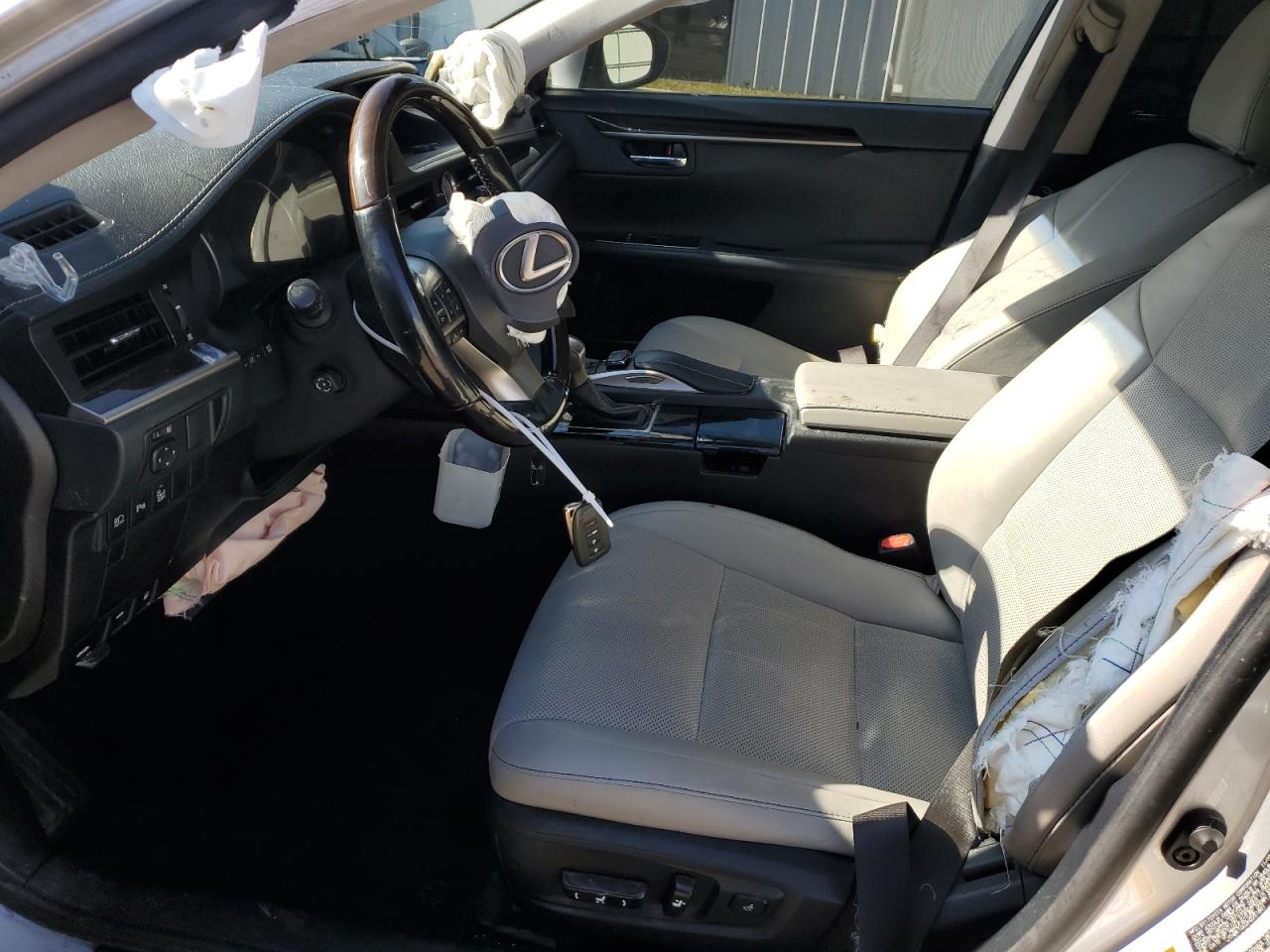 2017 Lexus ES - Image 7