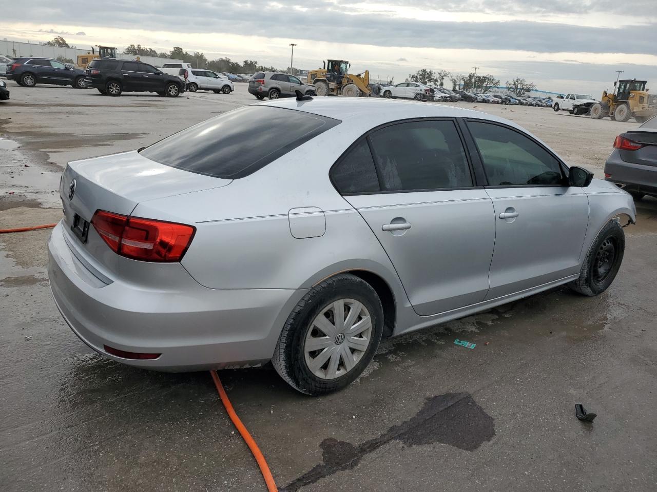 2015 Volkswagen Jetta - Image 3