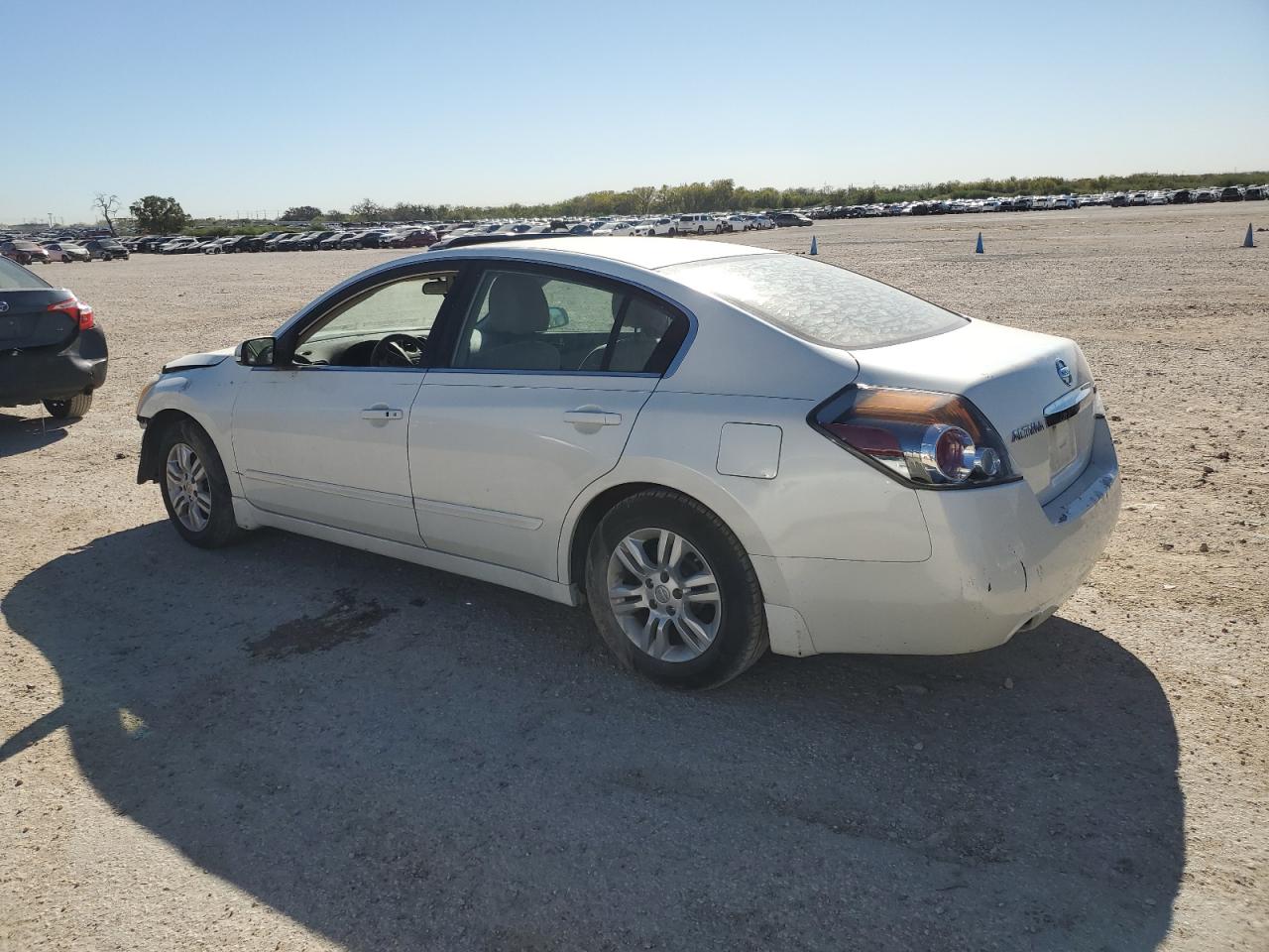2010 Nissan Altima - Image 2
