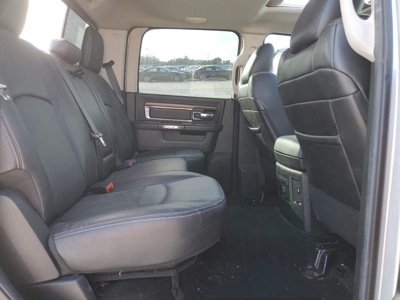 2016 RAM 1500 - Image 10