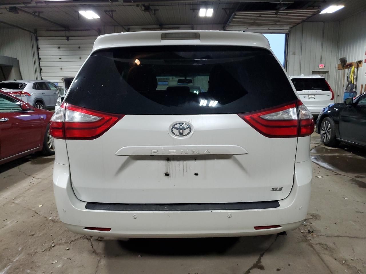 2017 Toyota Sienna Xle VIN: 5TDYZ3DC4HS794492 Lot: 81320214