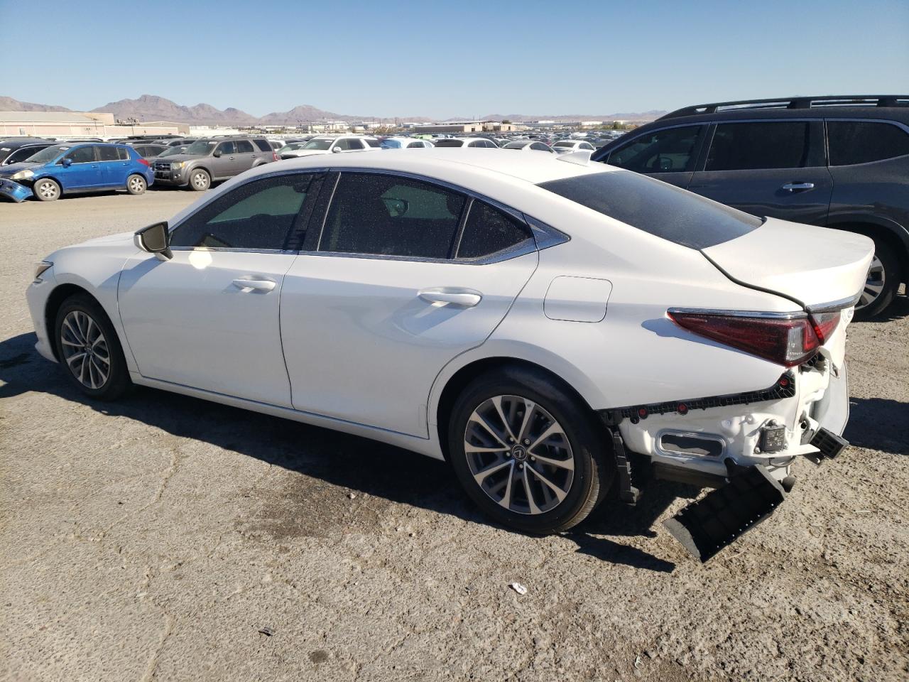 2024 Lexus ES - Image 2