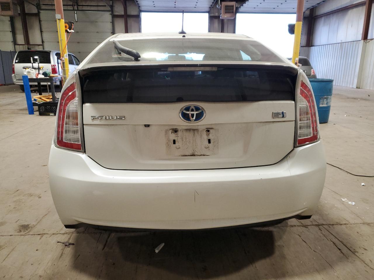 2014 Toyota Prius - Image 6
