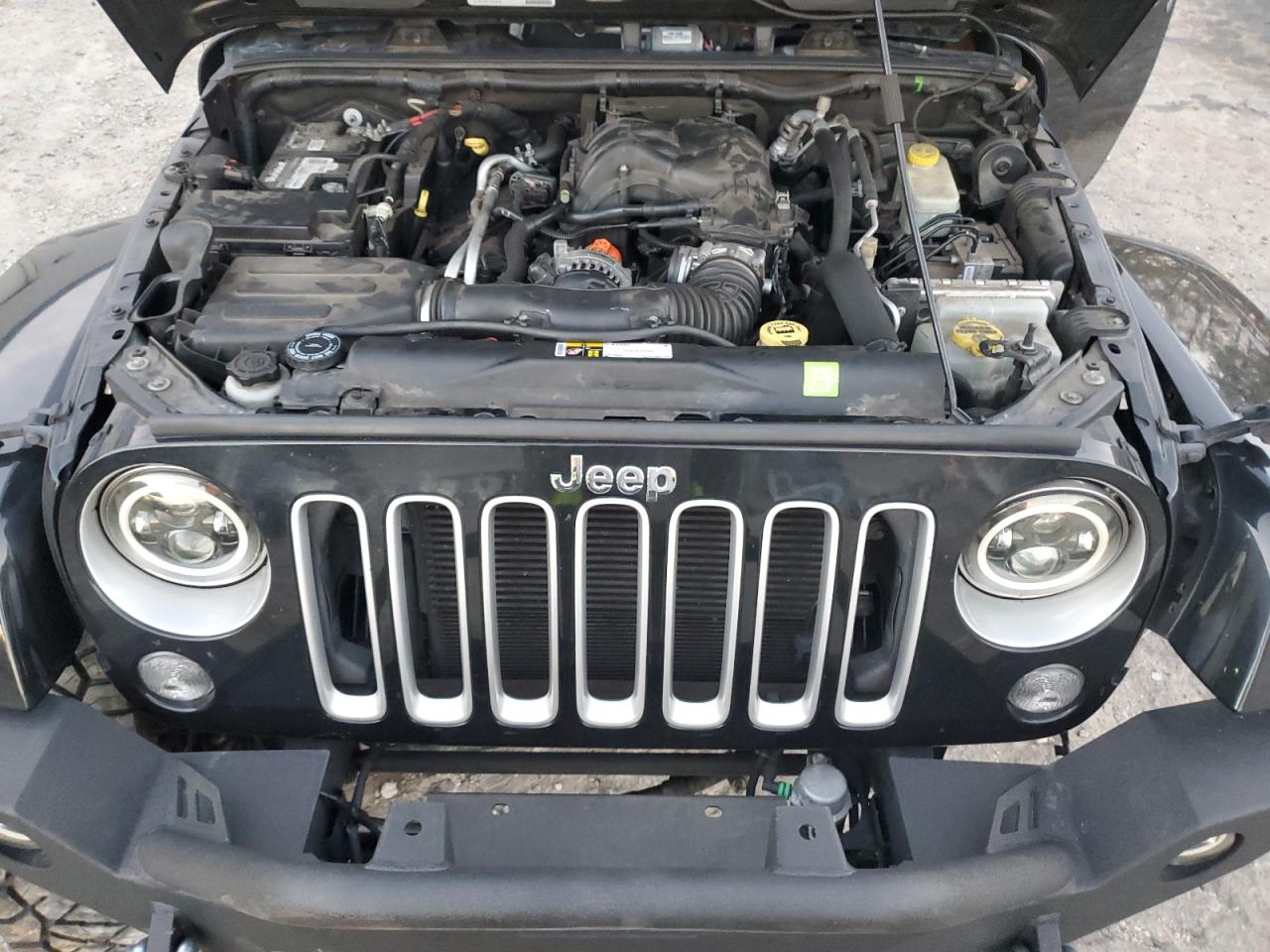 2016 Jeep Wrangler - Image 12