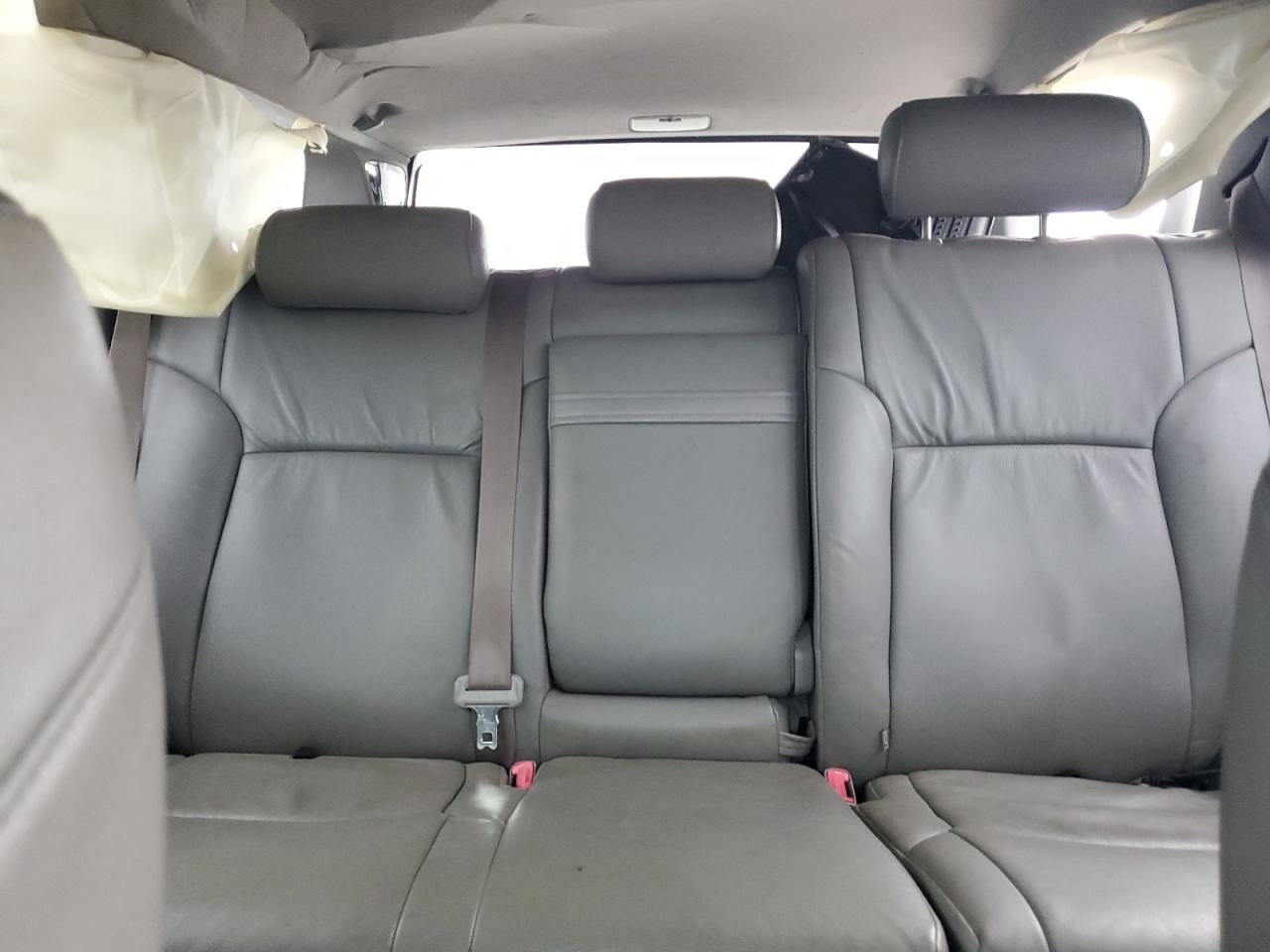 2004 Toyota 4Runner - Image 10