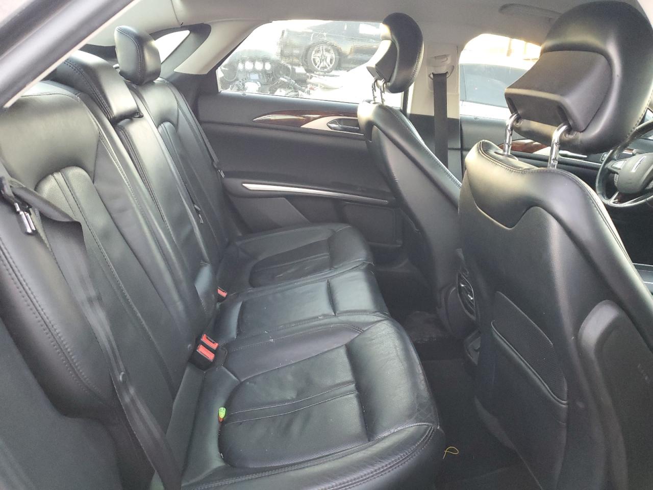 2016 Lincoln MKZ - Image 10