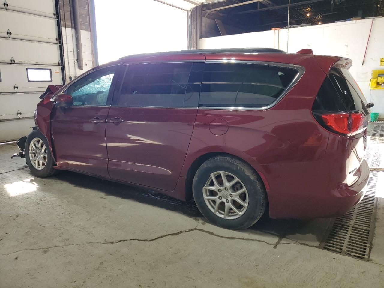 2020 Chrysler Voyager - Image 2