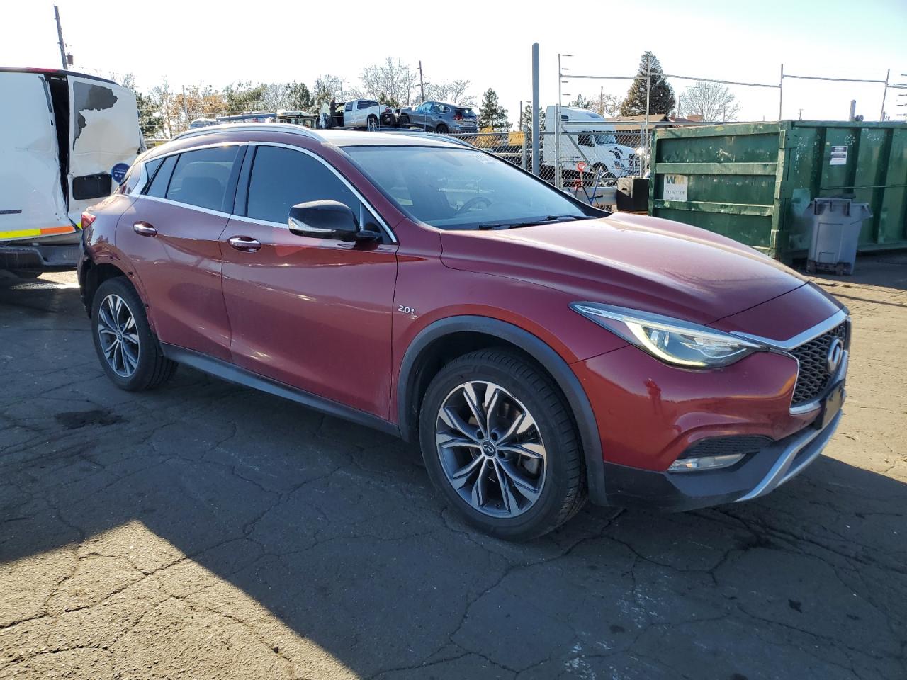 VIN SJKCH5CR2HA037261 2017 INFINITI QX30 no.4